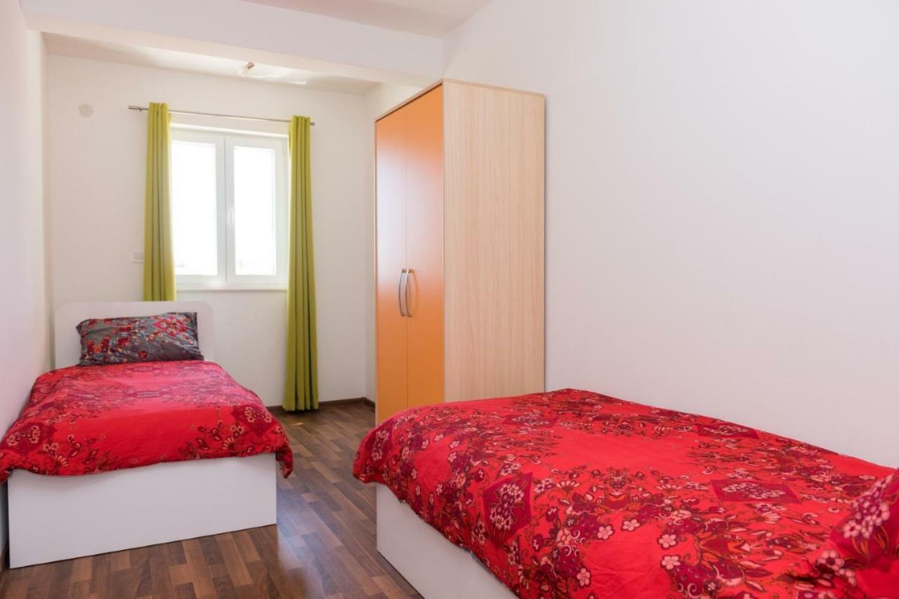 M.g Brodarica (Sibenik-Knin)